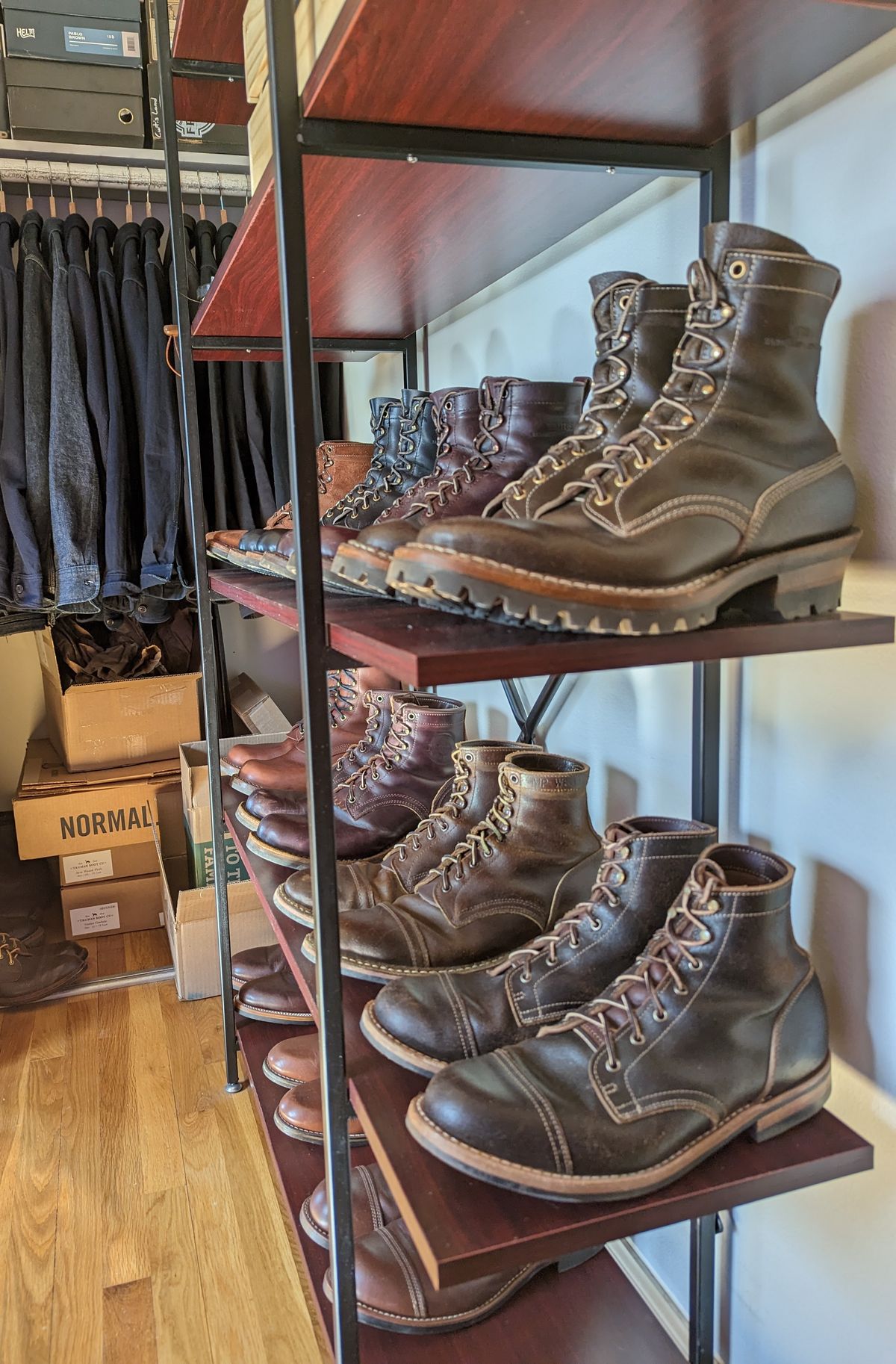 Photo by demo on February 19, 2023 of the White's Bounty Hunter in Horween Olive Waxed Flesh.