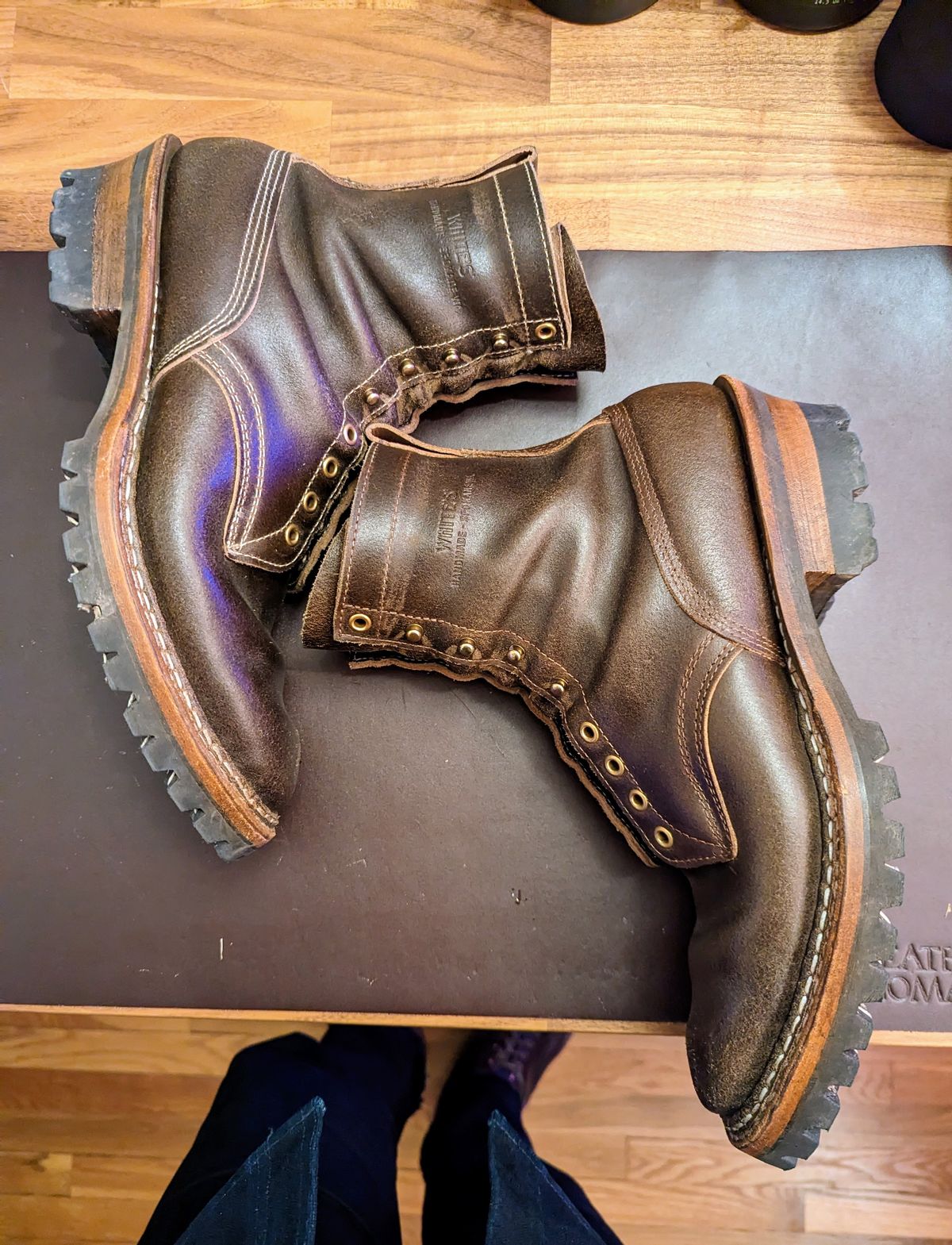Photo by demo on March 25, 2023 of the White's Bounty Hunter in Horween Olive Waxed Flesh.