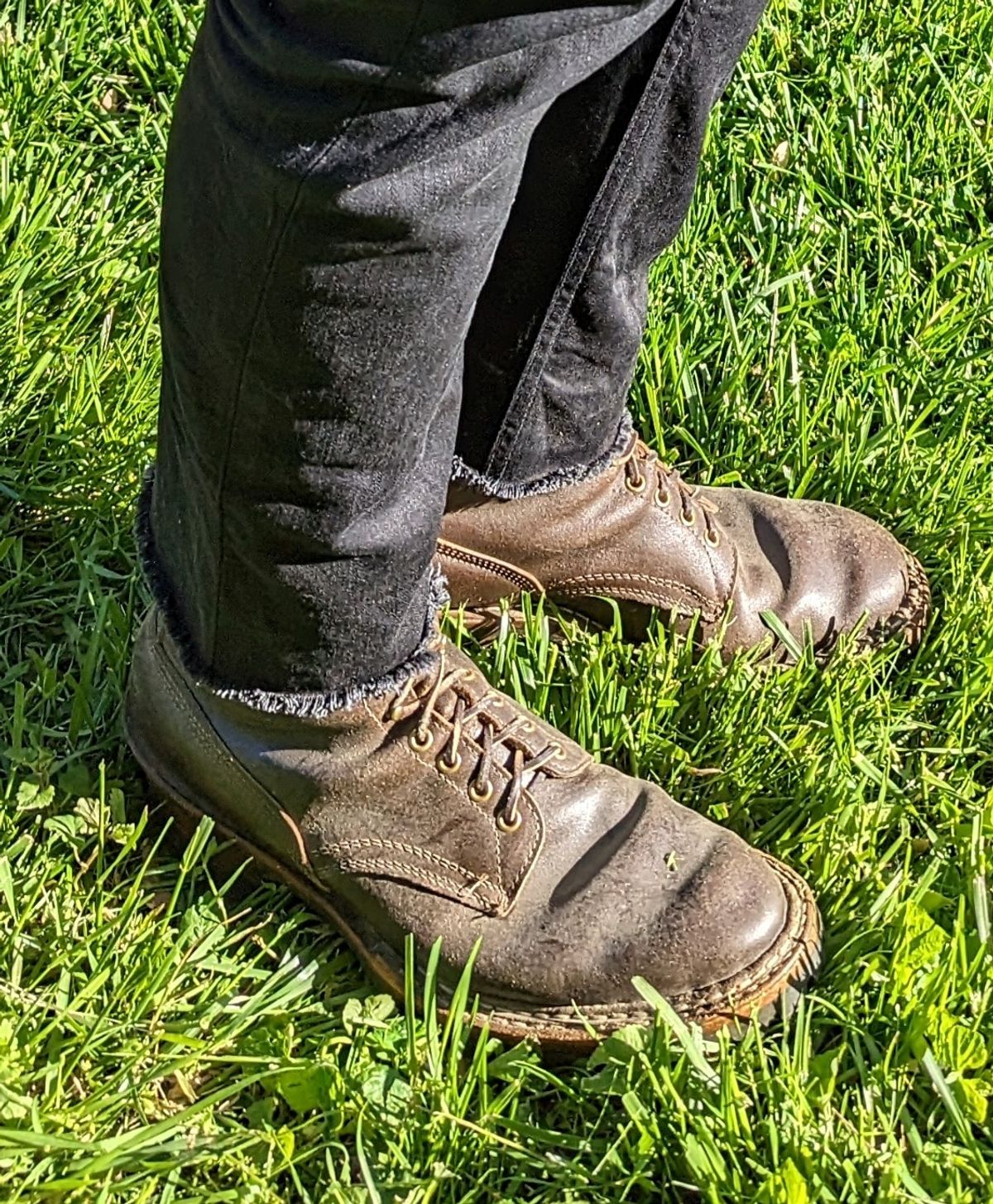 Photo by demo on April 23, 2023 of the White's Bounty Hunter in Horween Olive Waxed Flesh.