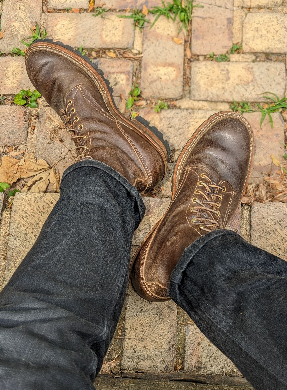 Photo by demo on May 19, 2023 of the White's Bounty Hunter in Horween Olive Waxed Flesh.