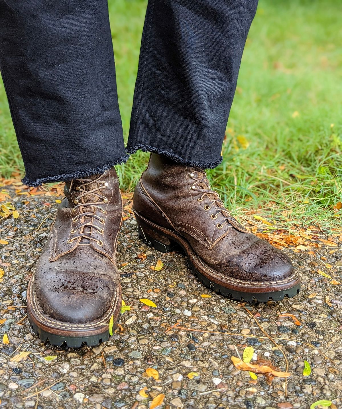 Photo by demo on August 26, 2023 of the White's Bounty Hunter in Horween Olive Waxed Flesh.