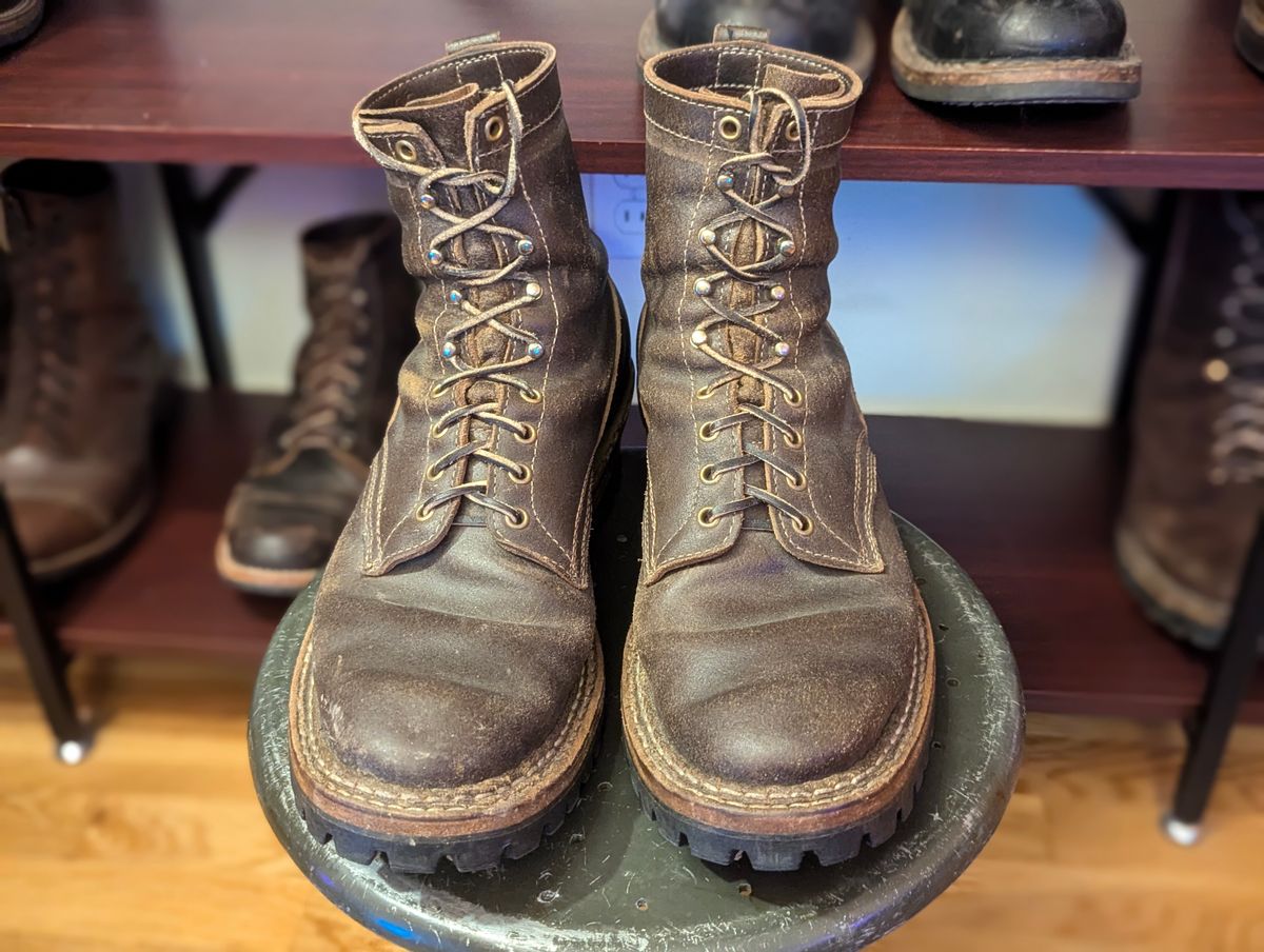 Photo by demo on August 24, 2024 of the White's Bounty Hunter in Horween Olive Waxed Flesh.