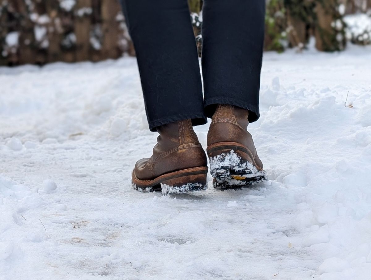 Photo by demo on January 7, 2025 of the White's Bounty Hunter in Horween Olive Waxed Flesh.