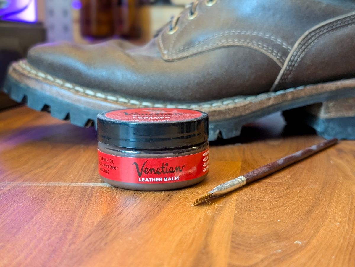 Photo by demo on February 8, 2025 of the White's Bounty Hunter in Horween Olive Waxed Flesh.