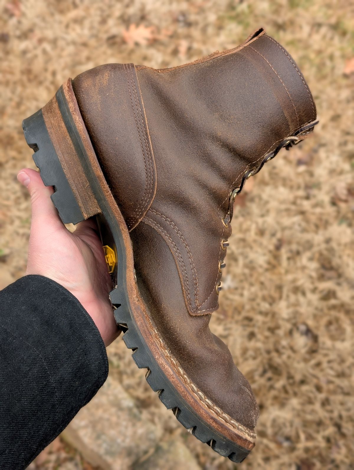 Photo by demo on February 9, 2025 of the White's Bounty Hunter in Horween Olive Waxed Flesh.