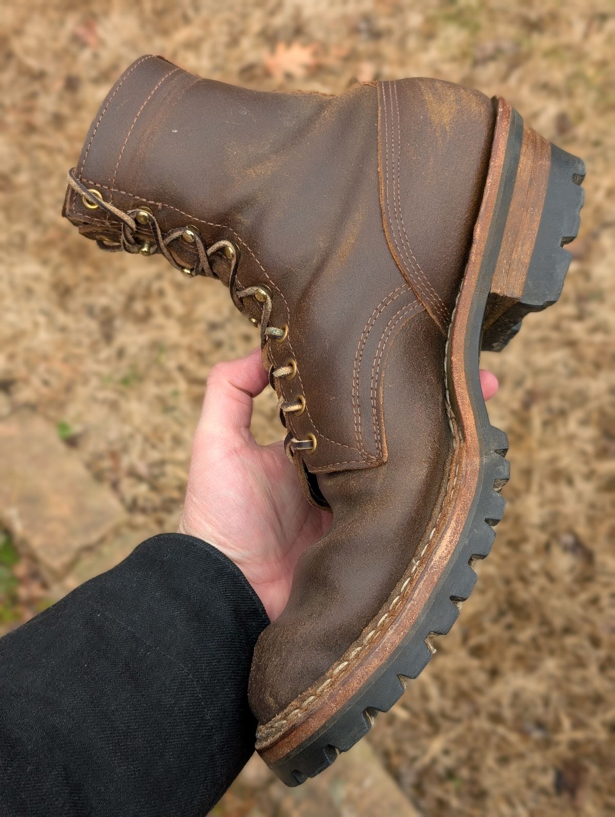 Photo by demo on February 9, 2025 of the White's Bounty Hunter in Horween Olive Waxed Flesh.