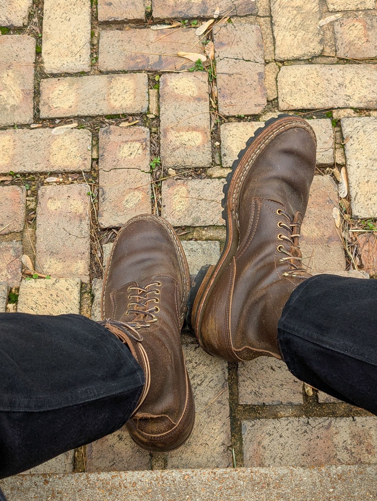 Photo by demo on April 20, 2025 of the White's Bounty Hunter in Horween Olive Waxed Flesh.