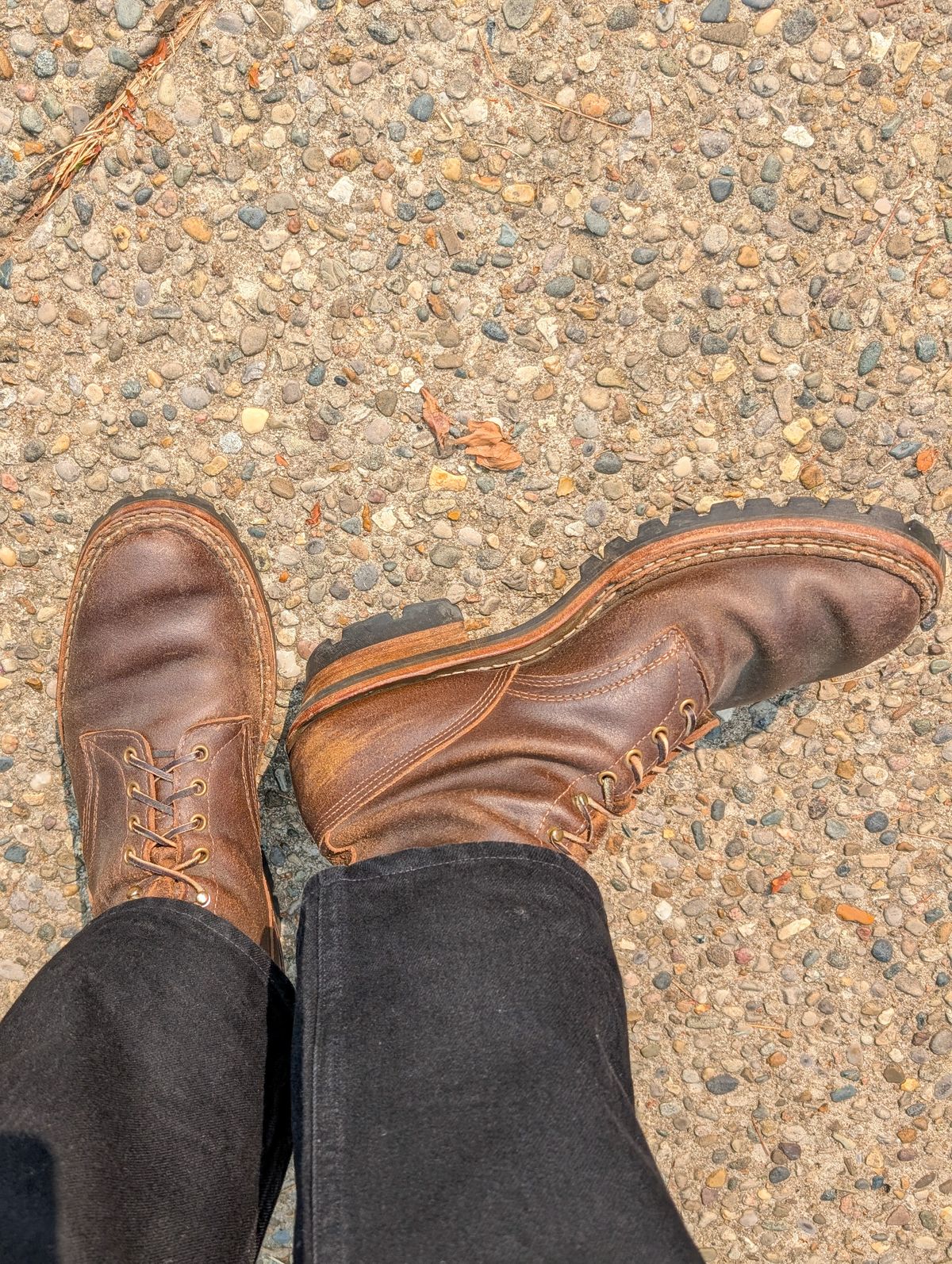 Photo by demo on September 5, 2025 of the White's Bounty Hunter in Horween Olive Waxed Flesh.