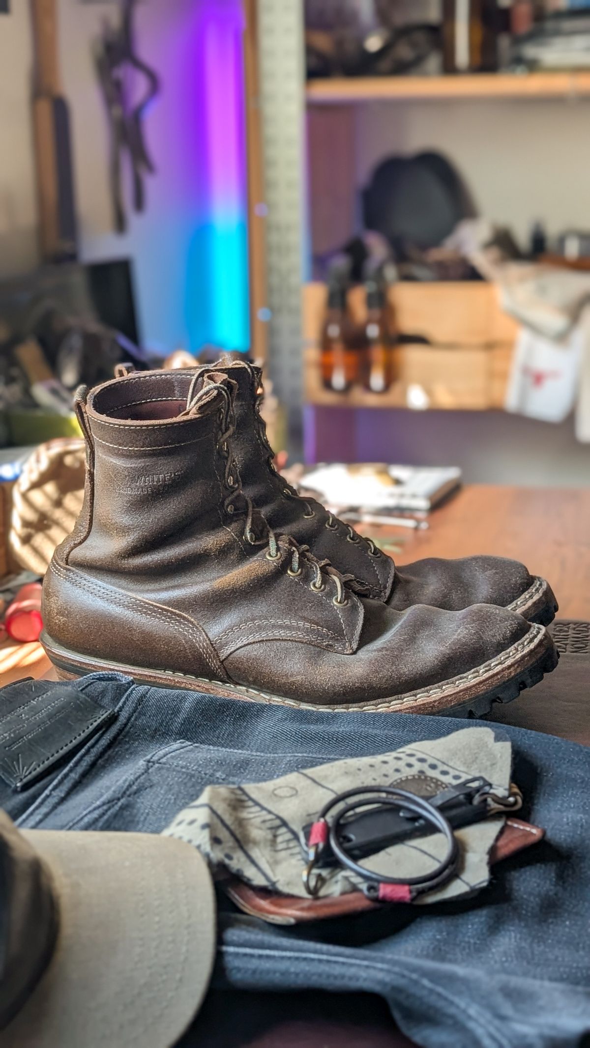 Photo by demo on April 20, 2026 of the White's Bounty Hunter in Horween Olive Waxed Flesh.