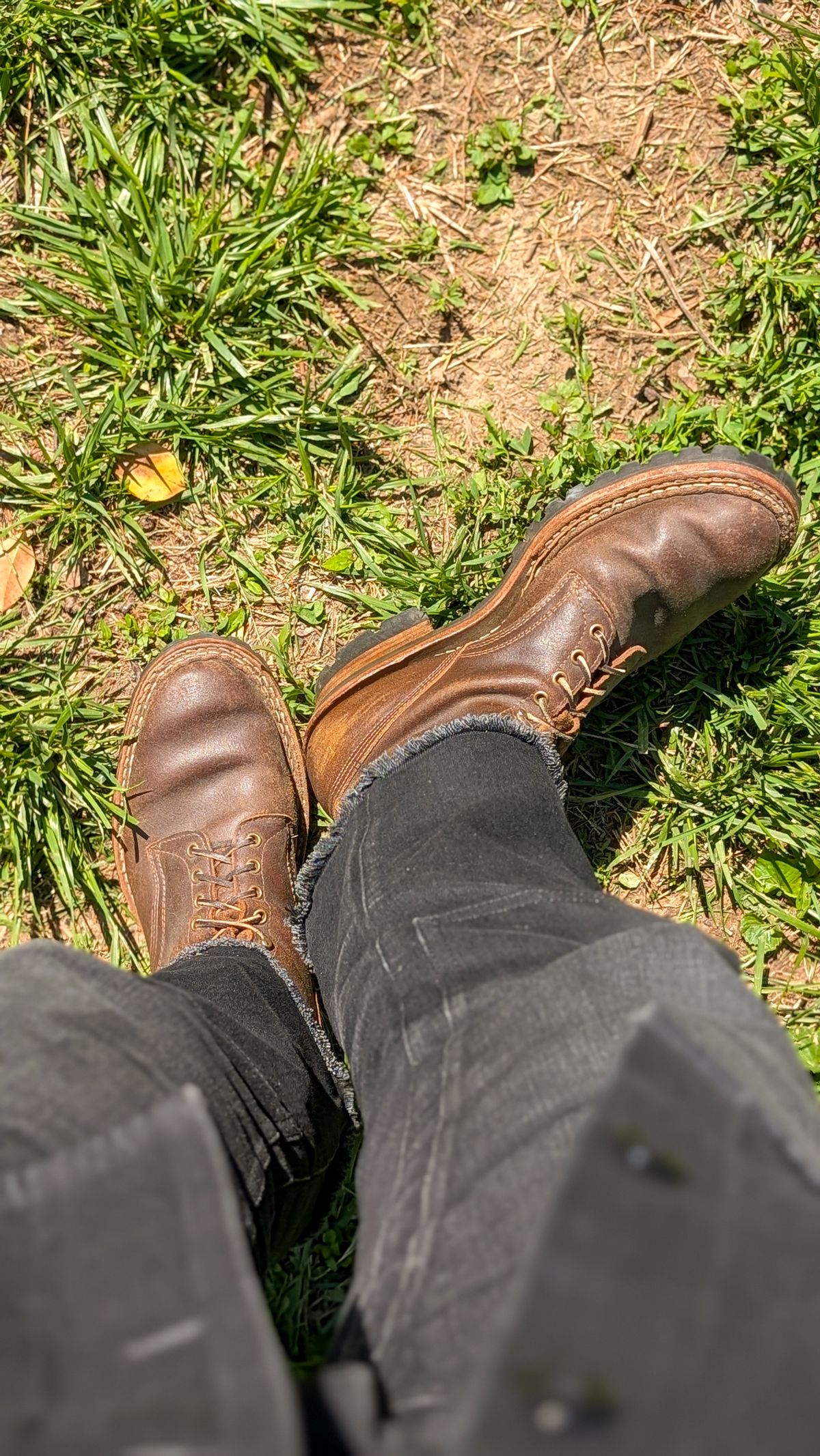 Photo by demo on April 20, 2026 of the White's Bounty Hunter in Horween Olive Waxed Flesh.