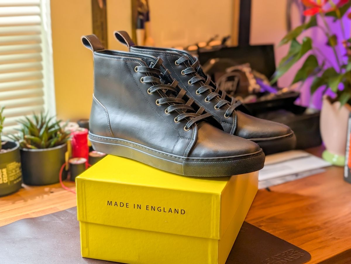 Photo by demo on May 13, 2025 of the Goral SMUGS 2.0 in Horween Black Chromexcel.