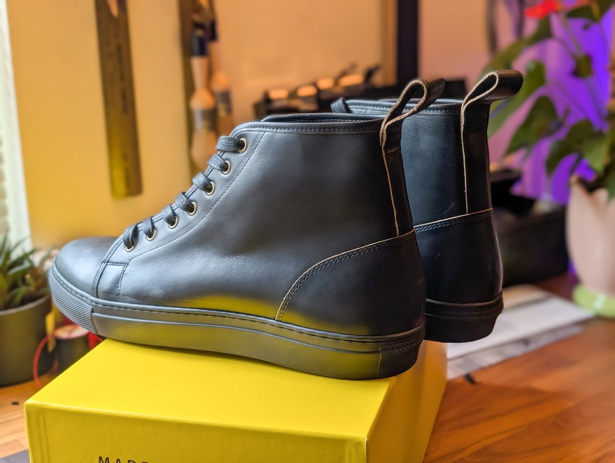 Photo by demo on May 13, 2025 of the Goral SMUGS 2.0 in Horween Black Chromexcel.