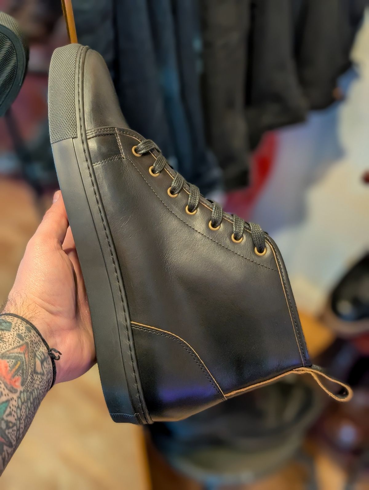 Photo by demo on May 13, 2025 of the Goral SMUGS 2.0 in Horween Black Chromexcel.