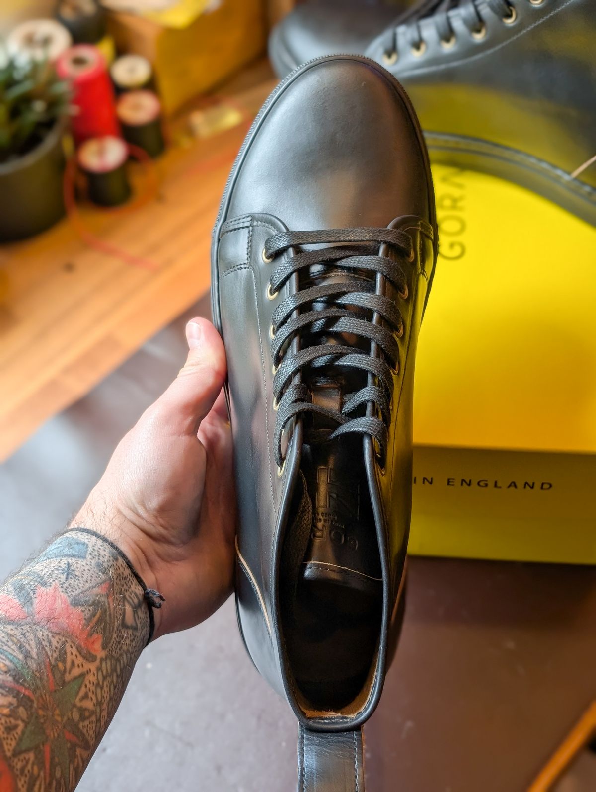 Photo by demo on May 13, 2025 of the Goral SMUGS 2.0 in Horween Black Chromexcel.