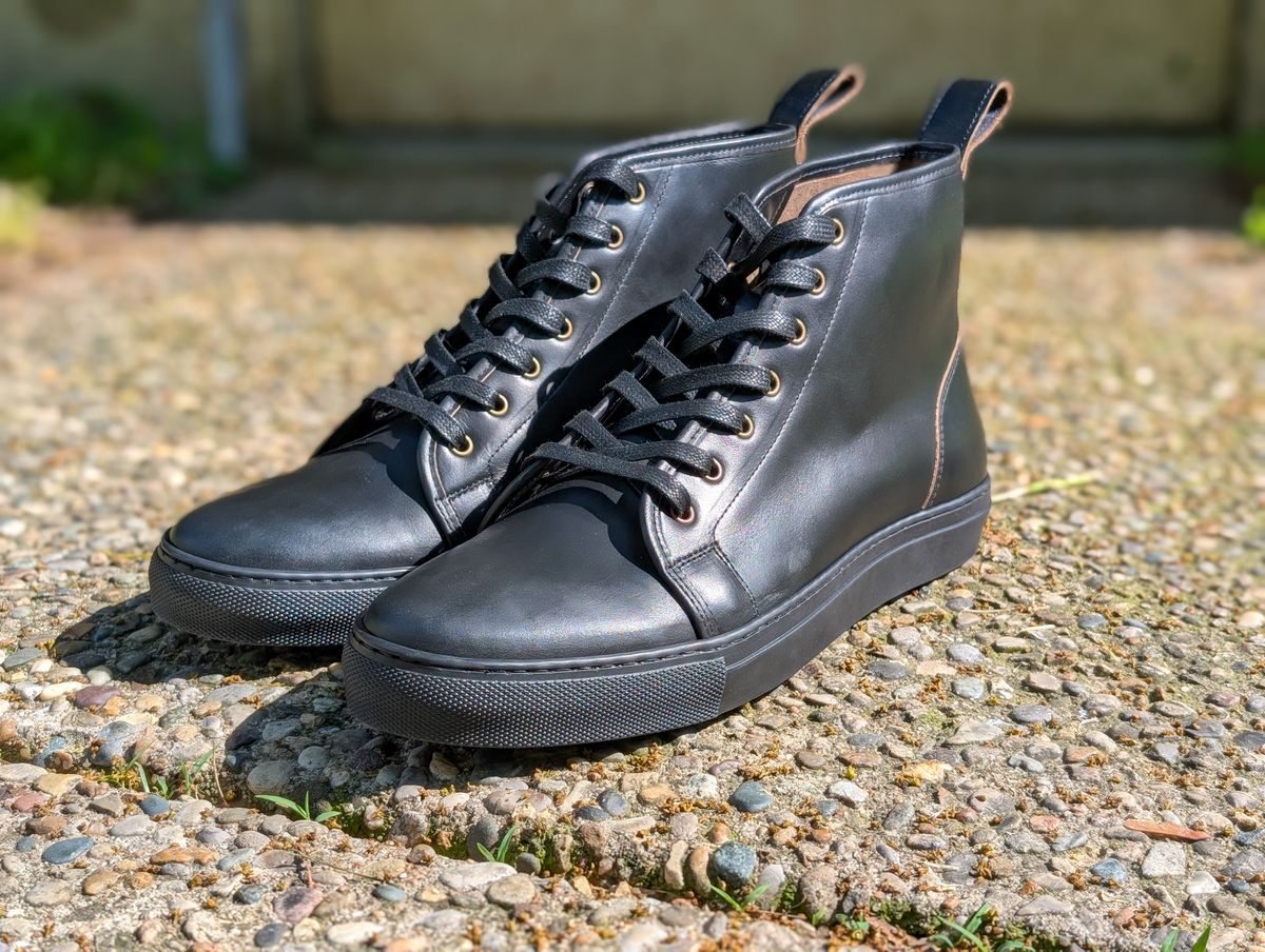 Photo by demo on May 13, 2025 of the Goral SMUGS 2.0 in Horween Black Chromexcel.