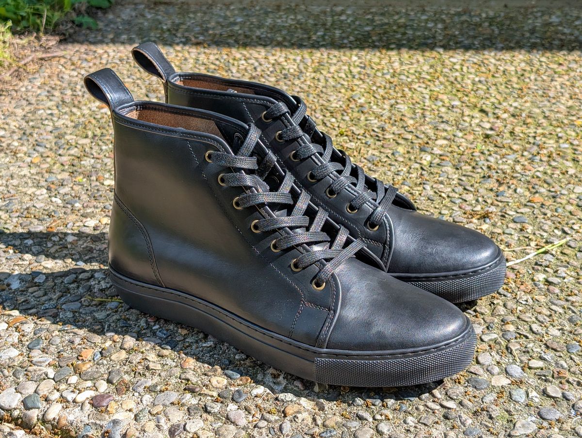Photo by demo on May 13, 2025 of the Goral SMUGS 2.0 in Horween Black Chromexcel.
