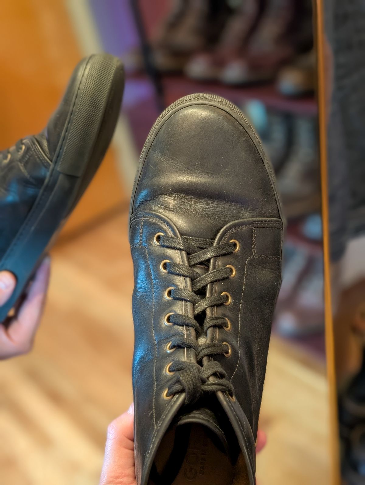 Photo by demo on July 3, 2025 of the Goral SMUGS 2.0 in Horween Black Chromexcel.