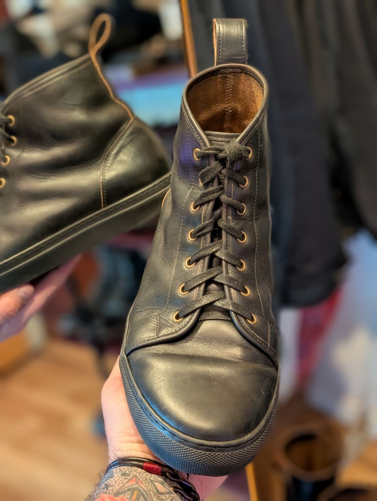 Photo by demo on July 3, 2025 of the Goral SMUGS 2.0 in Horween Black Chromexcel.
