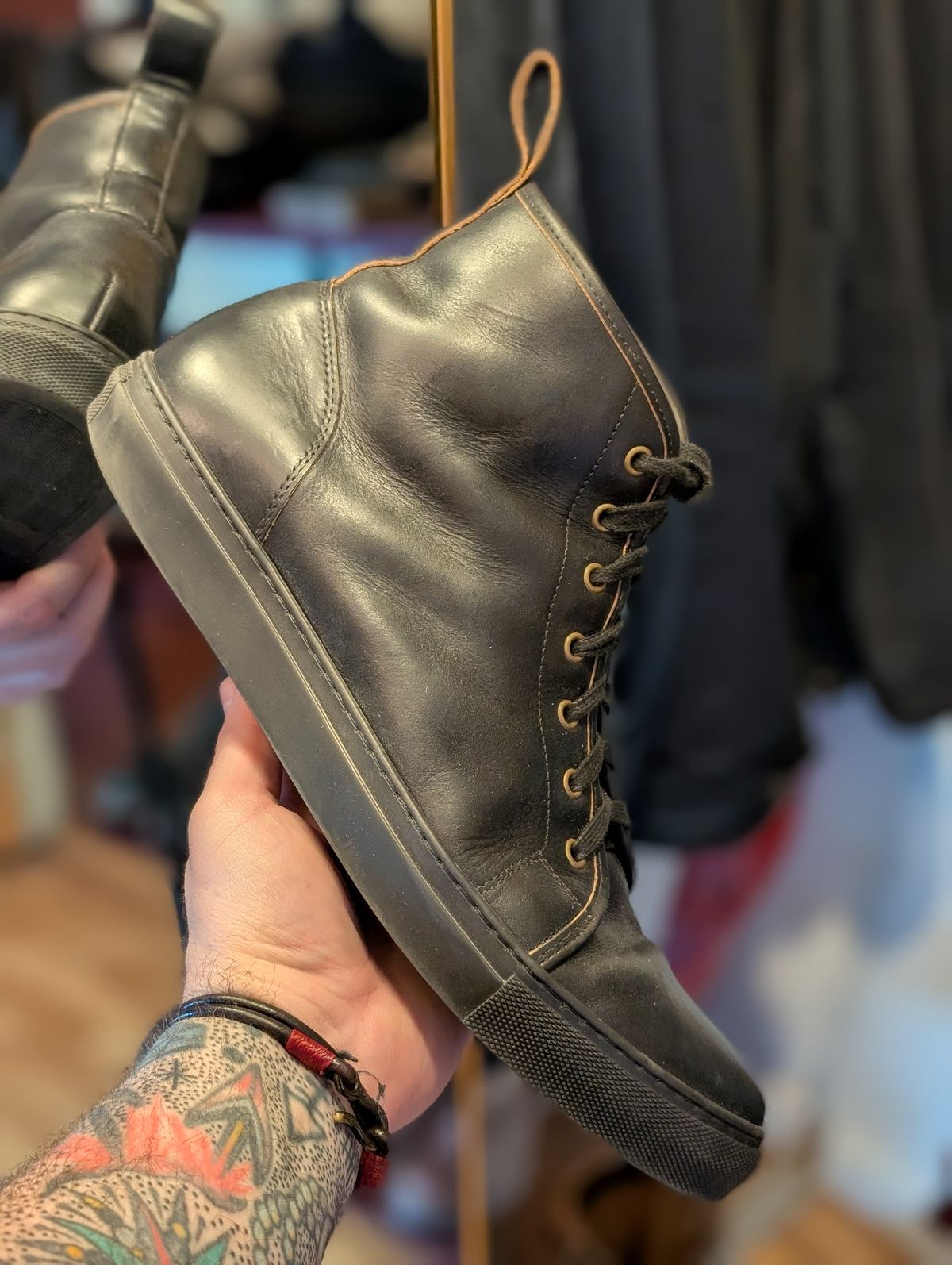 Photo by demo on July 3, 2025 of the Goral SMUGS 2.0 in Horween Black Chromexcel.