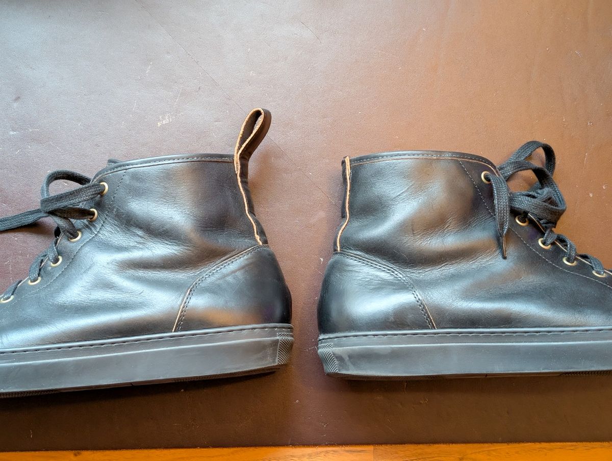 Photo by demo on July 19, 2025 of the Goral SMUGS 2.0 in Horween Black Chromexcel.