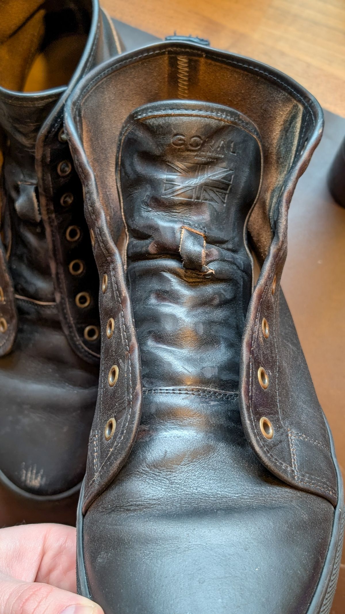 Photo by demo on February 14, 2026 of the Goral x Rose Anvil SMUGS 2.0 in Horween Black Chromexcel.