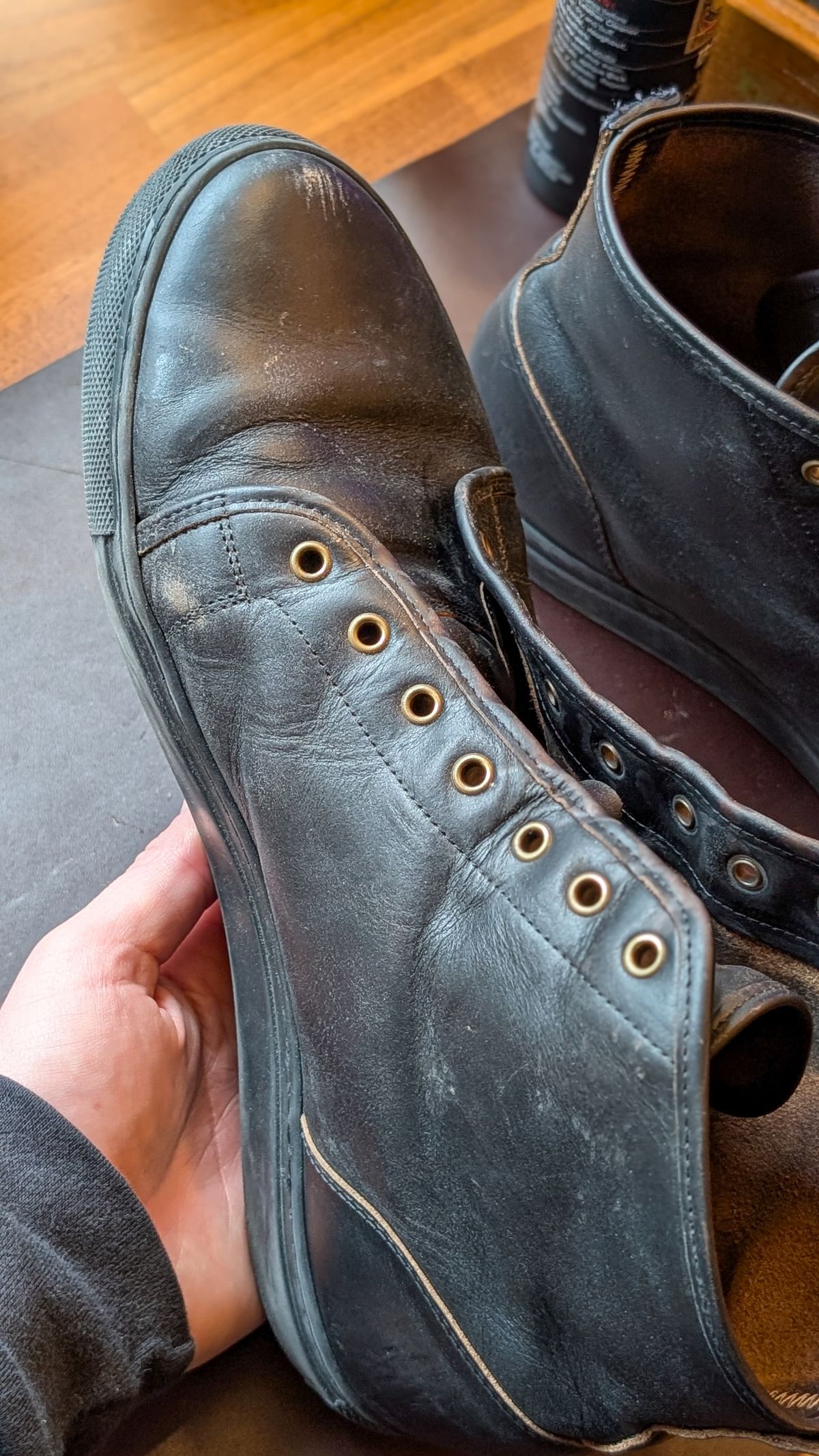 Photo by demo on February 14, 2026 of the Goral x Rose Anvil SMUGS 2.0 in Horween Black Chromexcel.