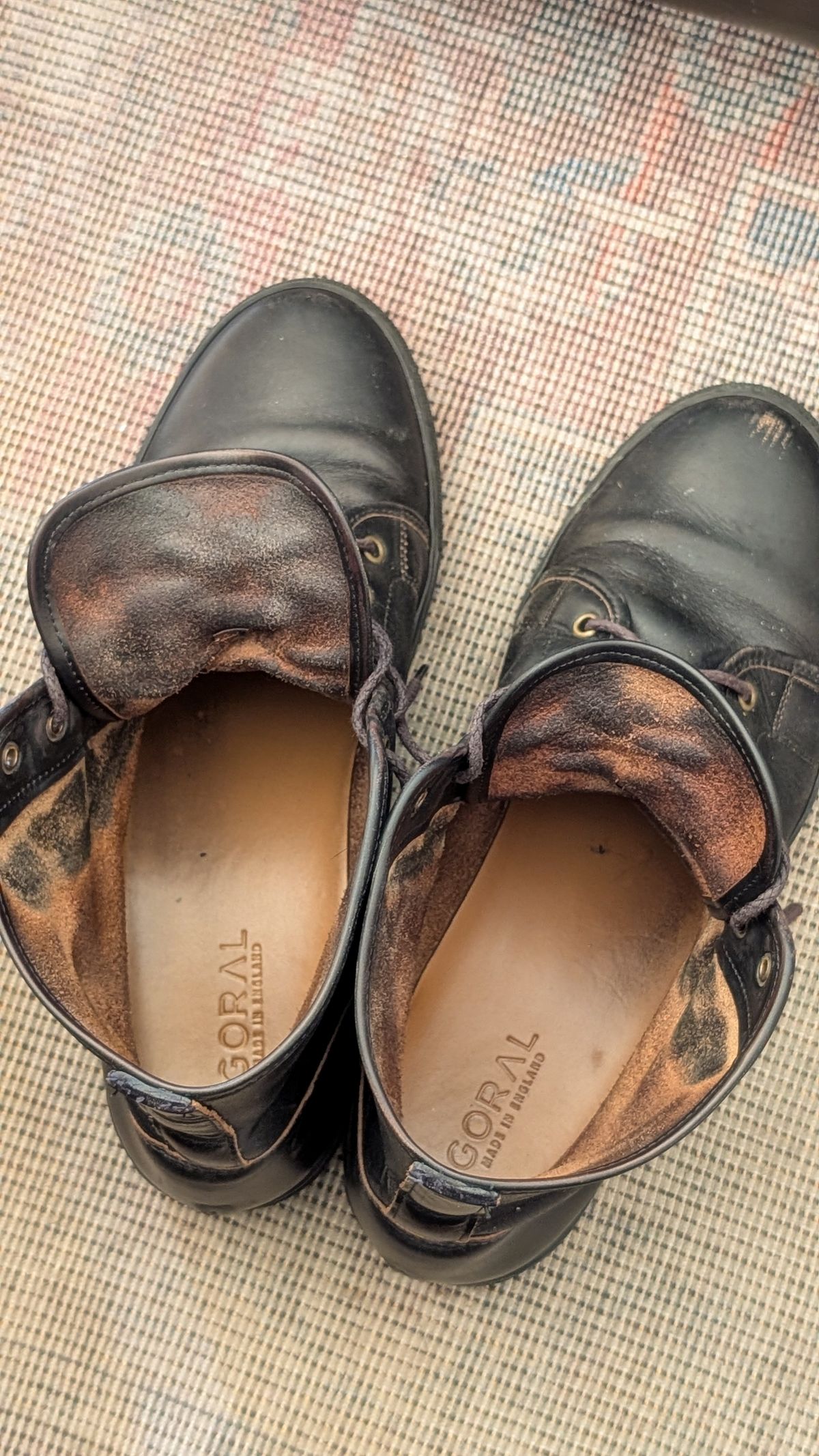 Photo by demo on February 7, 2026 of the Goral x Rose Anvil SMUGS 2.0 in Horween Black Chromexcel.