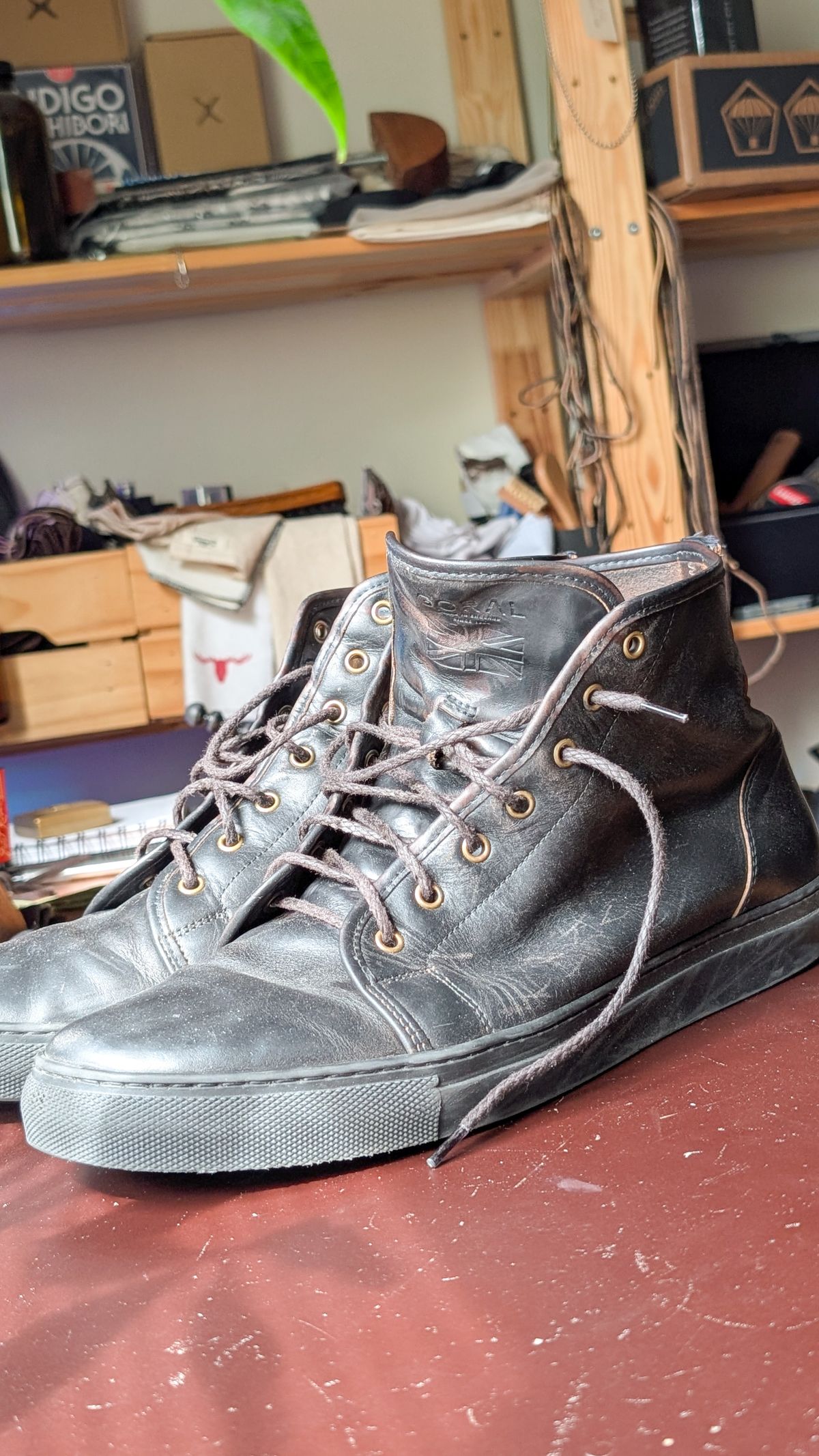 Photo by demo on April 18, 2026 of the Goral x Rose Anvil SMUGS 2.0 in Horween Black Chromexcel.