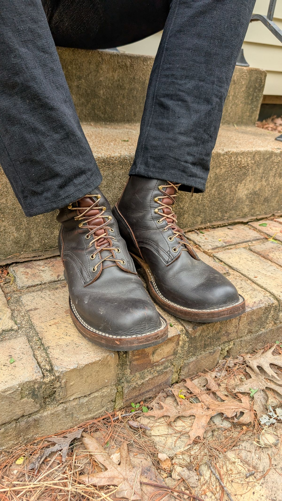 Photo by demo on May 10, 2026 of the Frank's Boots Custom Model in Seidel Mocha Oil Tan.