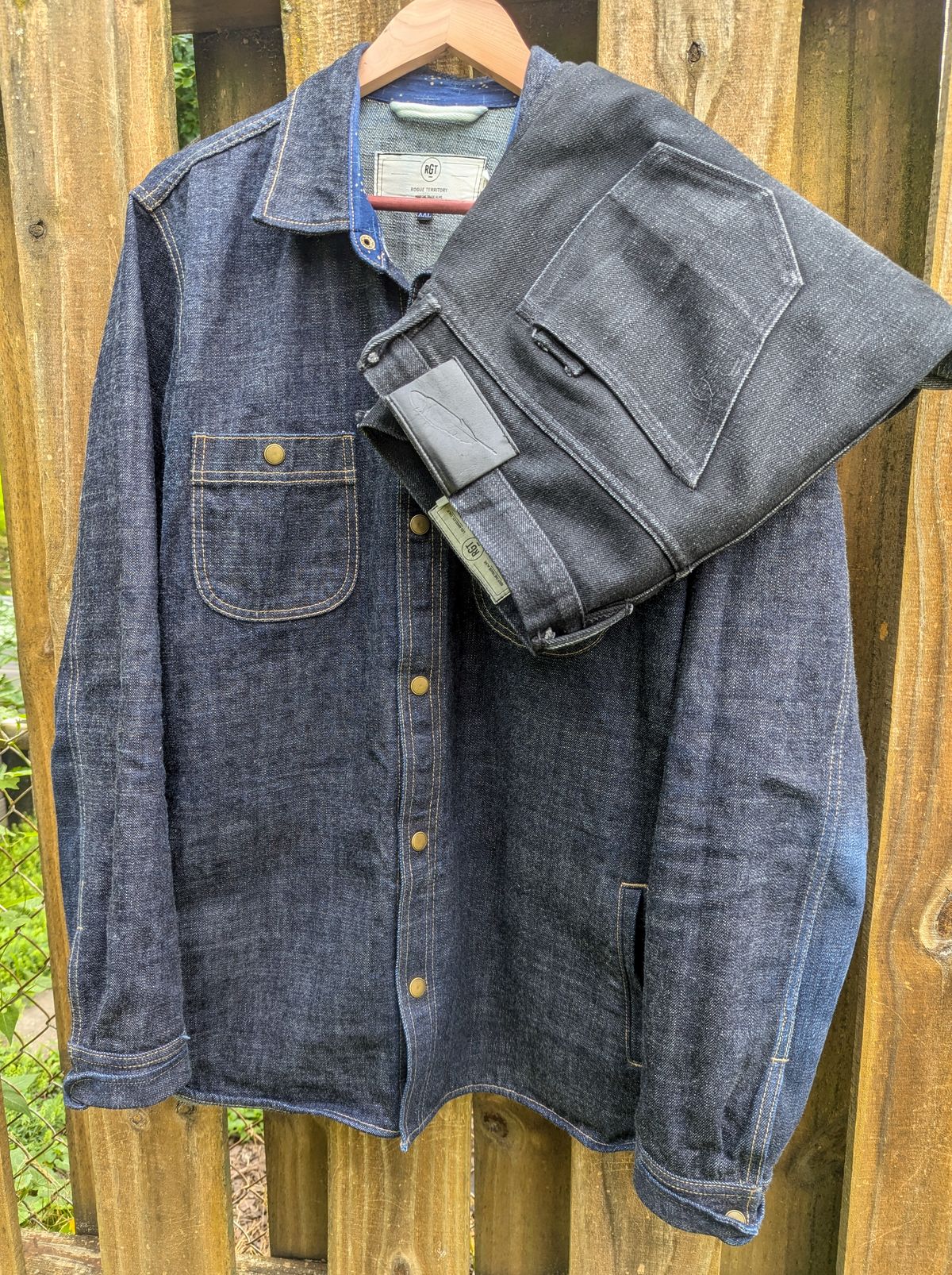 Photo by demo on June 28, 2024 of the Rogue Territory Service Shirt in 13.5oz Cryptic Indigo.