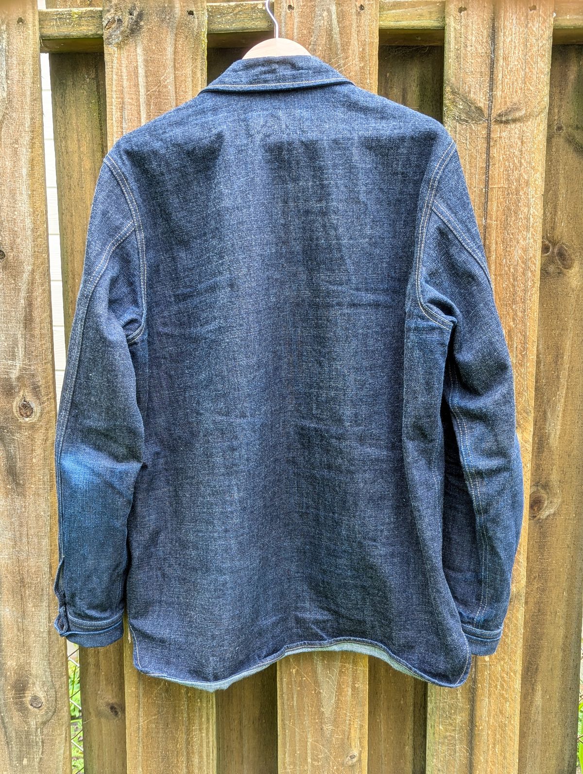 Photo by demo on July 31, 2024 of the Rogue Territory Service Shirt in 13.5oz Cryptic Indigo.