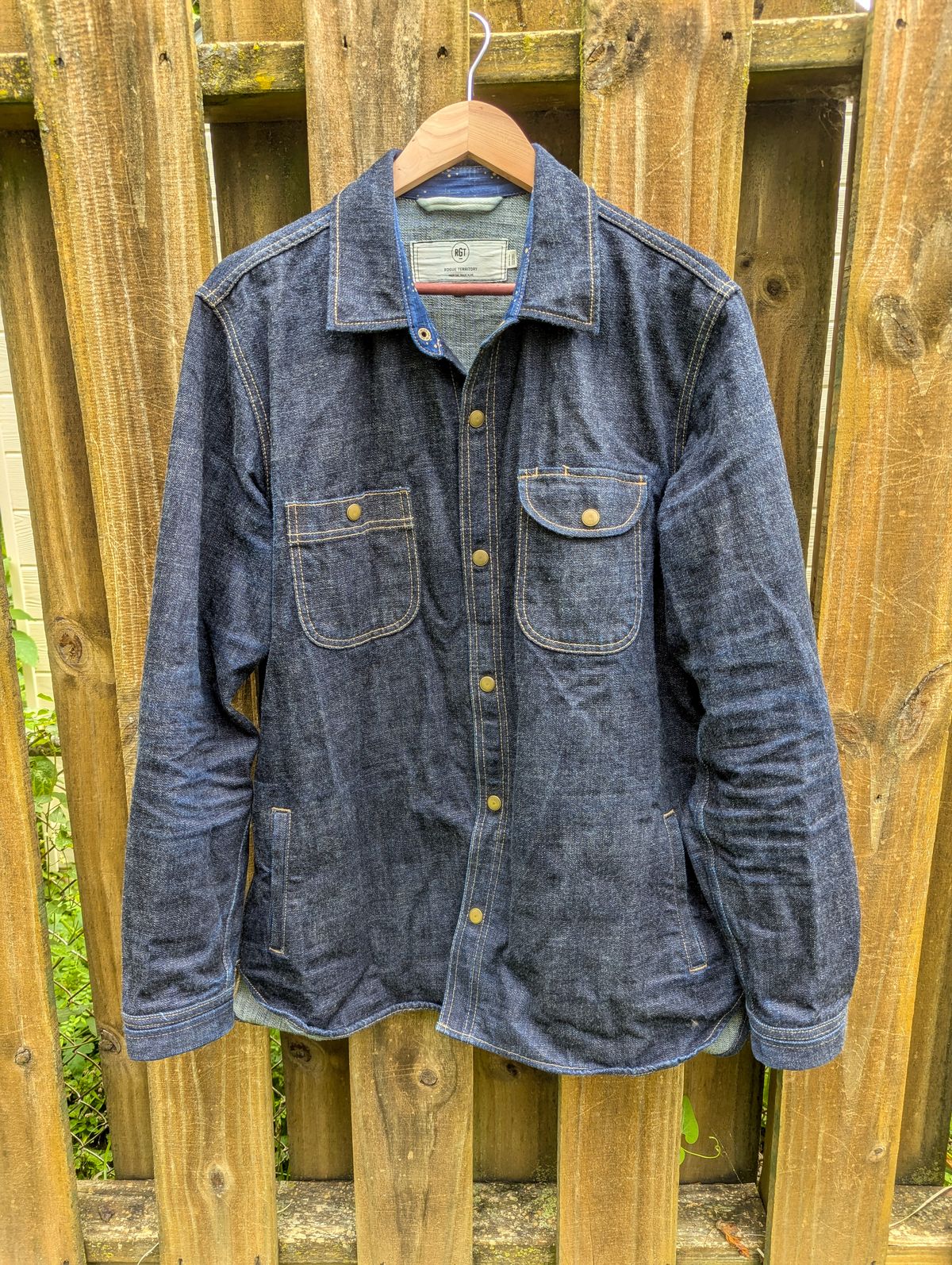 Photo by demo on August 31, 2024 of the Rogue Territory Service Shirt in 13.5oz Cryptic Indigo.