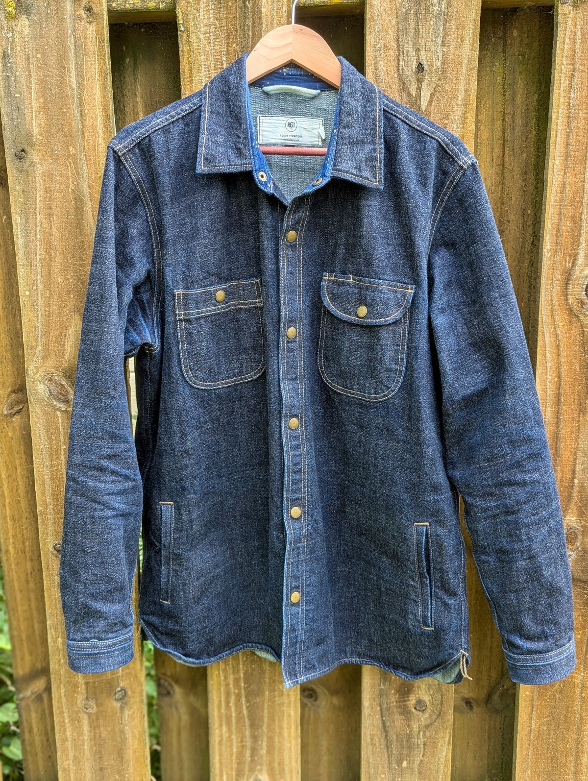 Photo by demo on September 29, 2024 of the Rogue Territory Service Shirt in 13.5oz Cryptic Indigo.