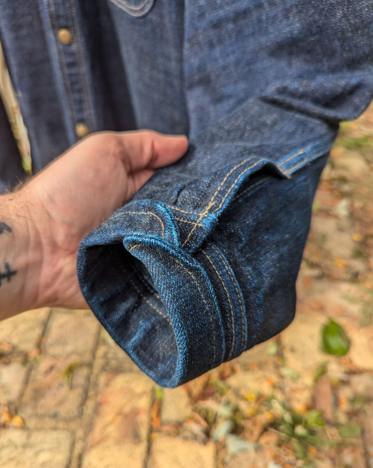 Photo by demo on September 29, 2024 of the Rogue Territory Service Shirt in 13.5oz Cryptic Indigo.