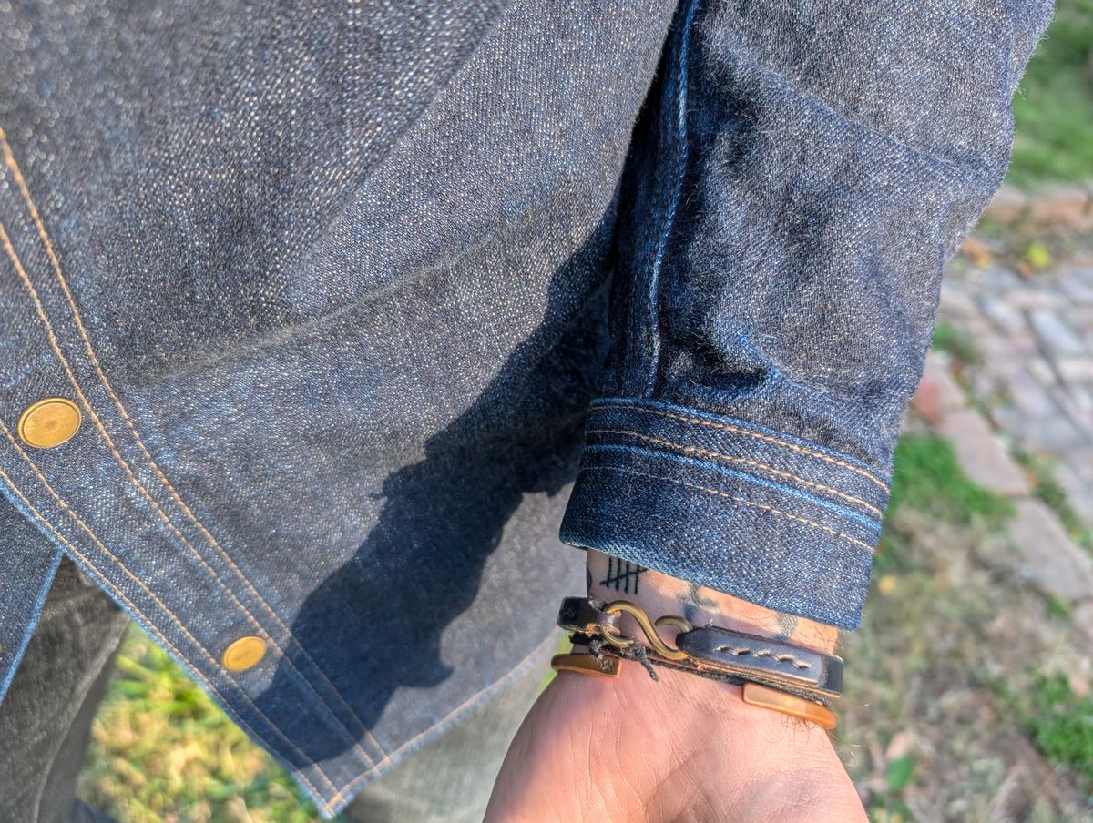 Photo by demo on November 20, 2024 of the Rogue Territory Service Shirt in 13.5oz Cryptic Indigo.