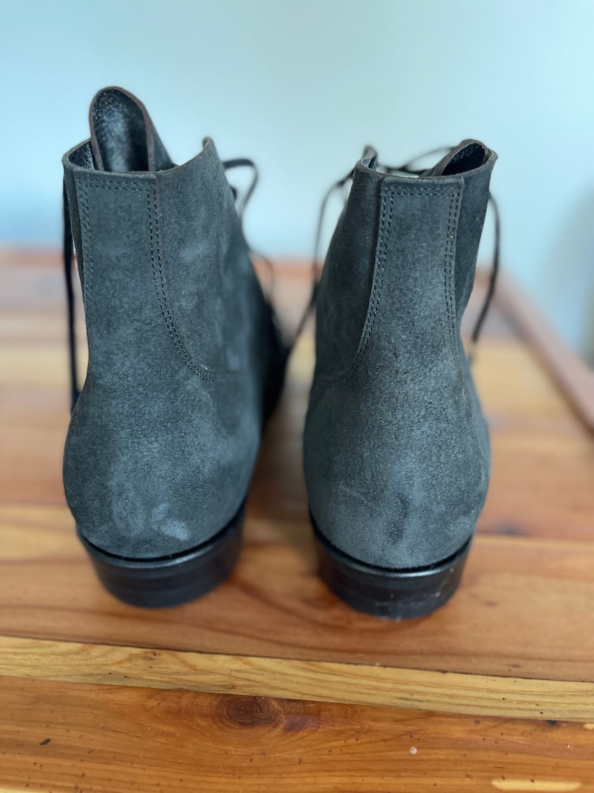 Photo by shaneb613 on October 1, 2023 of the Iron Boots The Great Escape in Black Italy Waxed Bullhide Reverse.