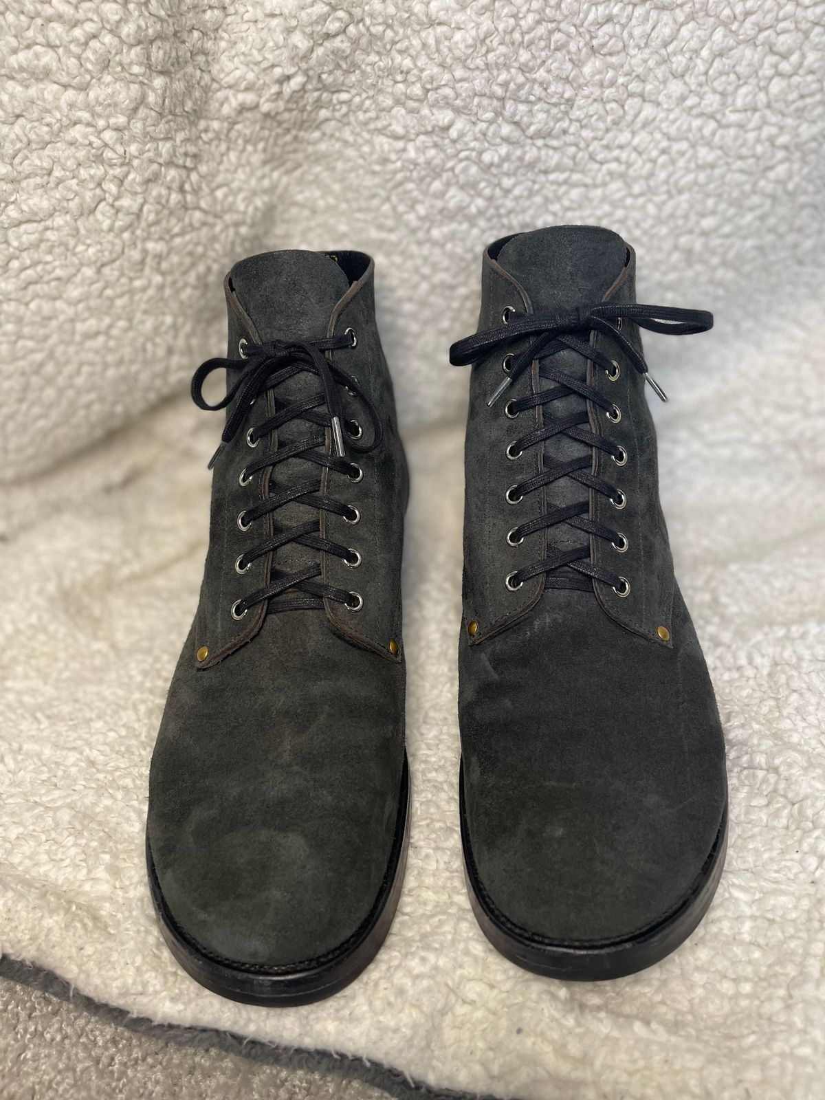 Photo by shaneb613 on November 8, 2023 of the Iron Boots The Great Escape in Black Italy Waxed Bullhide Reverse.
