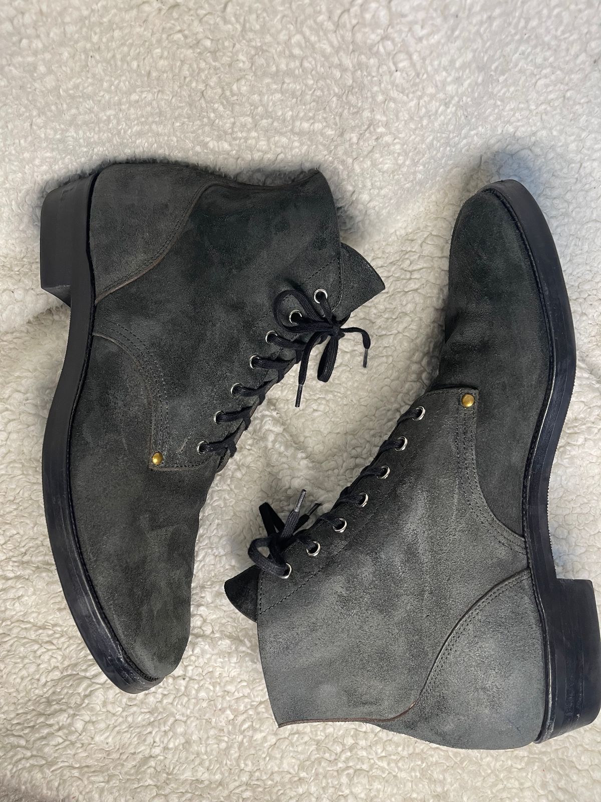 Photo by shaneb613 on November 8, 2023 of the Iron Boots The Great Escape in Black Italy Waxed Bullhide Reverse.