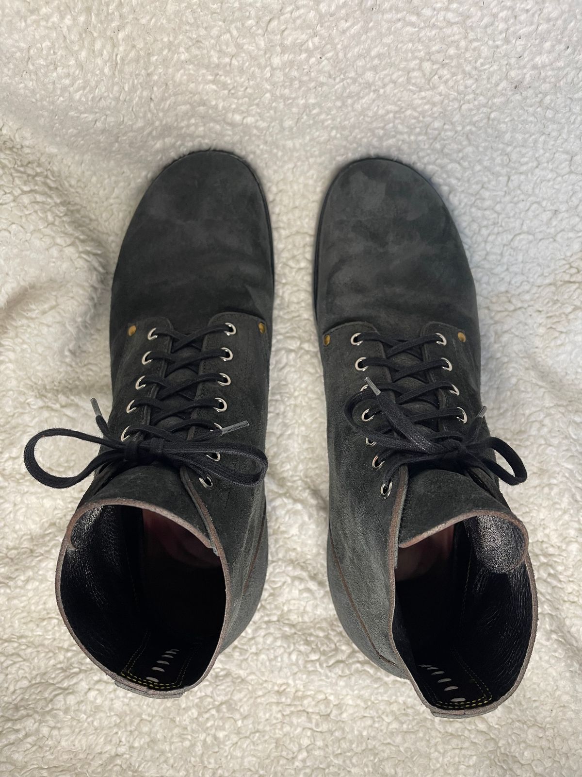 Photo by shaneb613 on November 8, 2023 of the Iron Boots The Great Escape in Black Italy Waxed Bullhide Reverse.