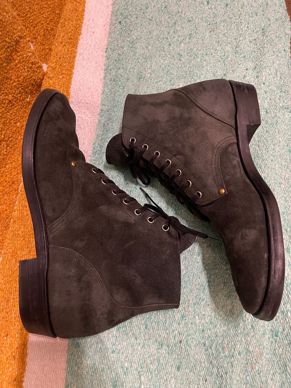 Photo by shaneb613 on December 5, 2023 of the Iron Boots The Great Escape in Black Italy Waxed Bullhide Reverse.