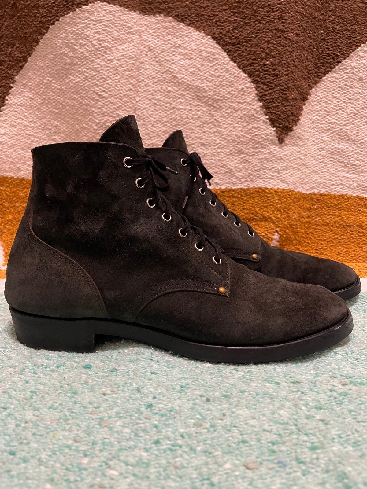 Photo by shaneb613 on December 5, 2023 of the Iron Boots The Great Escape in Black Italy Waxed Bullhide Reverse.