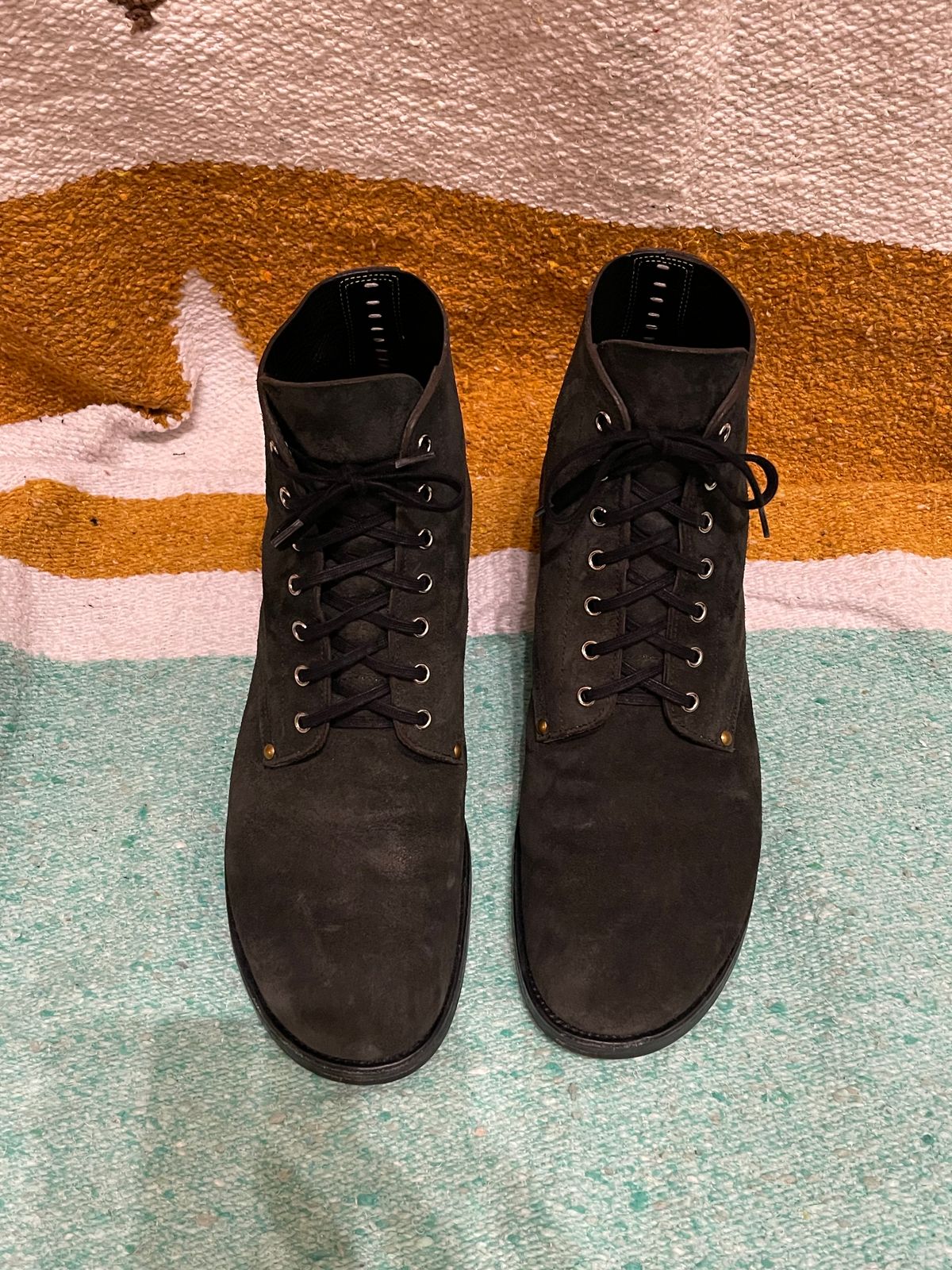 Photo by shaneb613 on December 5, 2023 of the Iron Boots The Great Escape in Black Italy Waxed Bullhide Reverse.