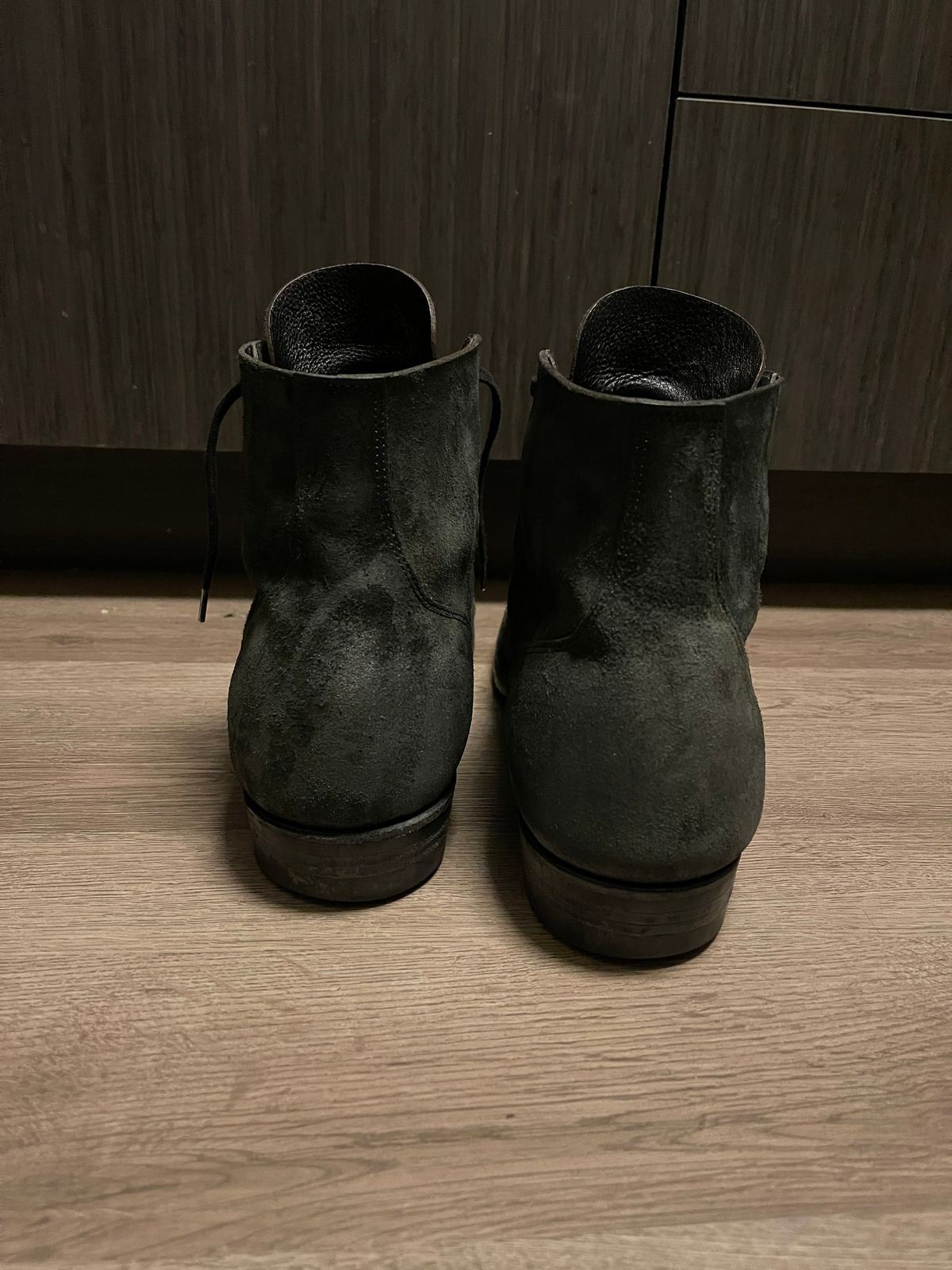 Photo by shaneb613 on January 6, 2024 of the Iron Boots The Great Escape in Black Italy Waxed Bullhide Reverse.