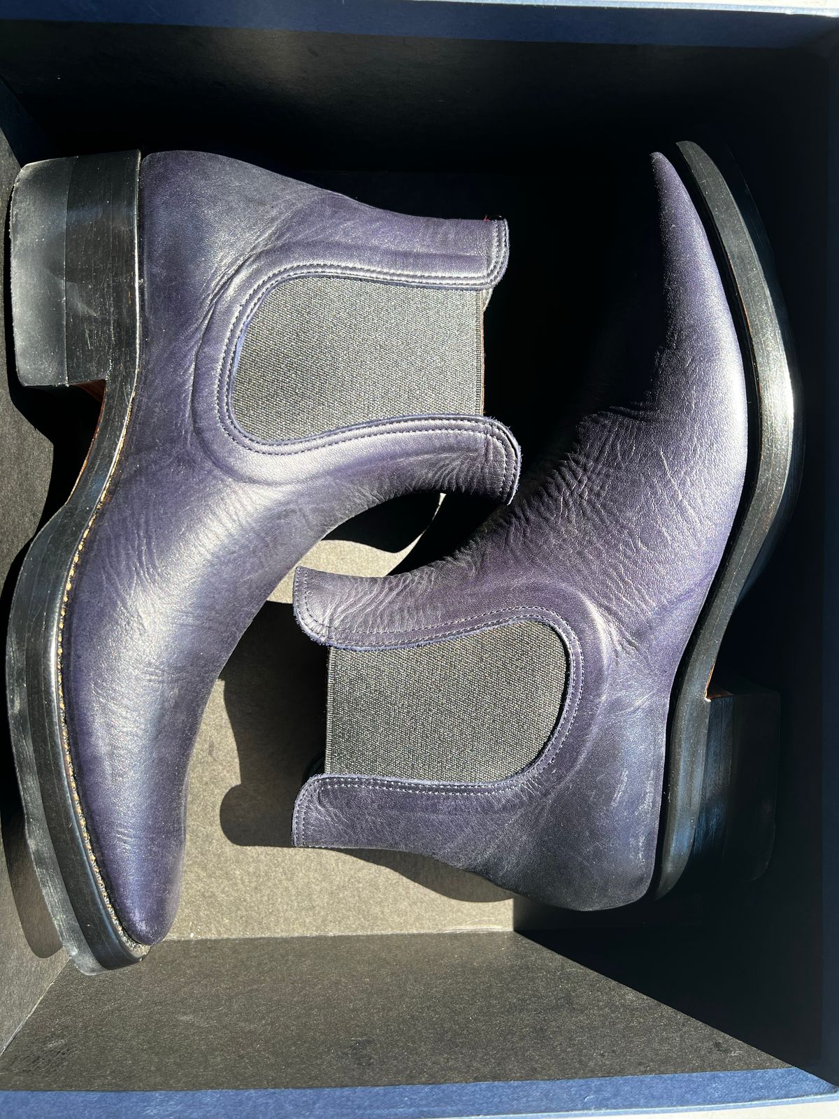 Photo by JonathonC on October 1, 2022 of the Benzein The Seventh Chelsea Boot in Shinki Purple Latigo Horsehide.