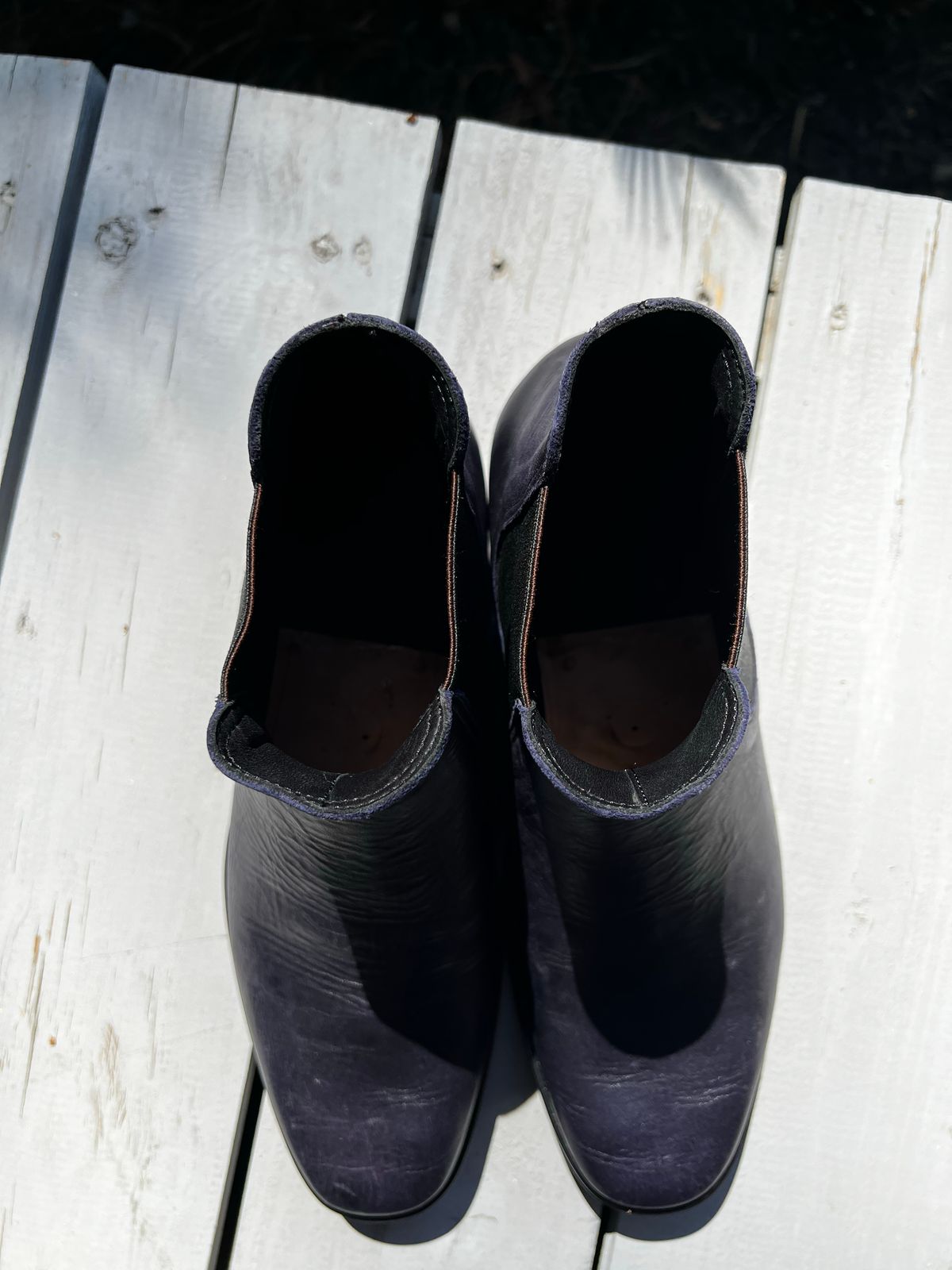 Photo by JonathonC on October 1, 2022 of the Benzein The Seventh Chelsea Boot in Shinki Purple Latigo Horsehide.