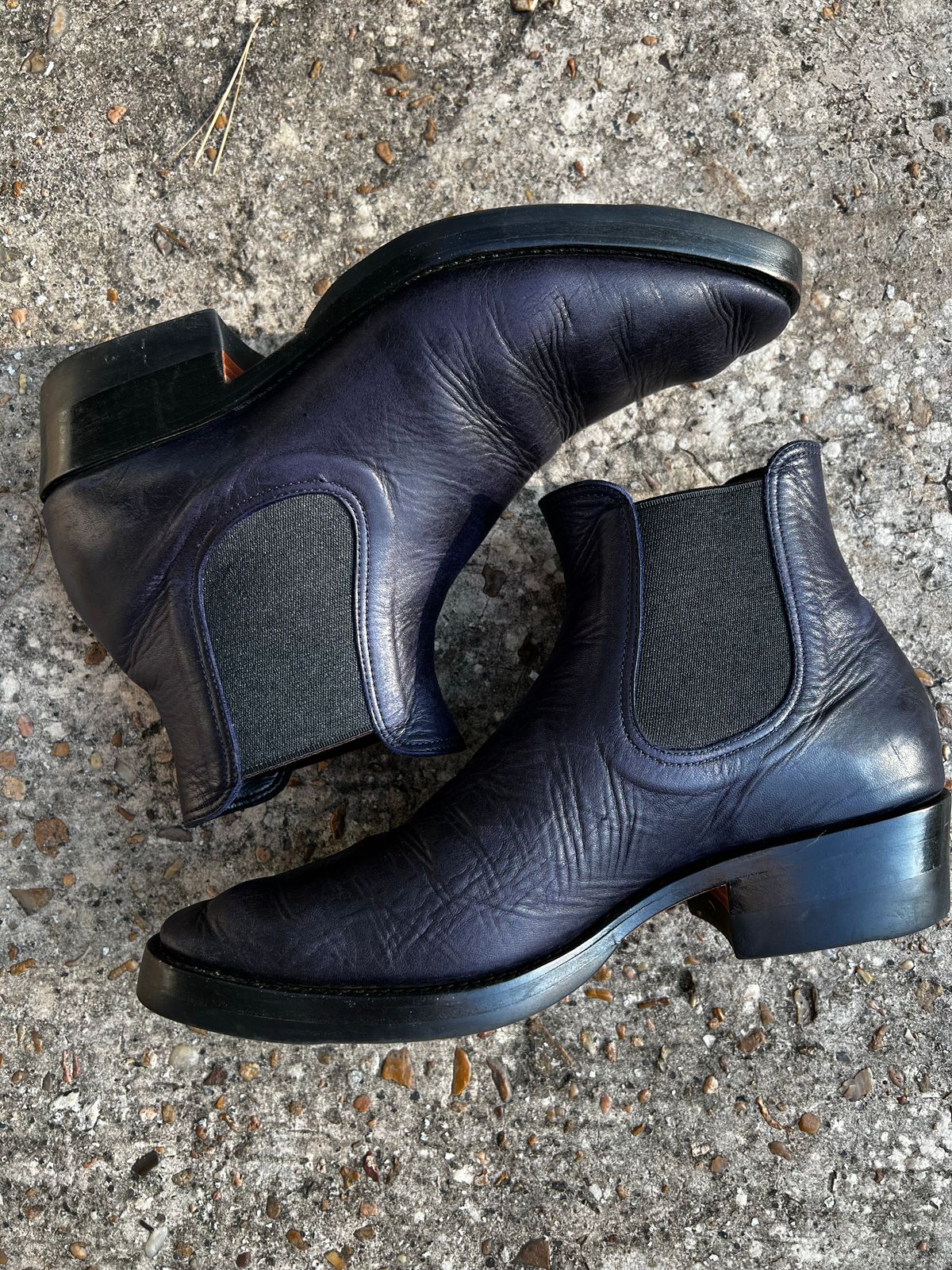 Photo by JonathonC on November 5, 2022 of the Benzein The Seventh Chelsea Boot in Shinki Purple Latigo Horsehide.