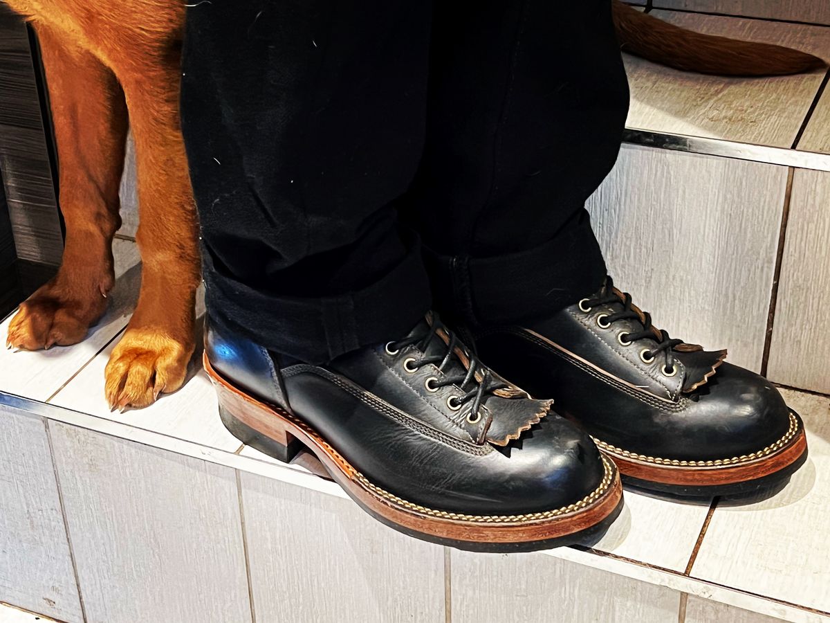 Photo by peterldavey on February 15, 2022 of the Onderhoud LCV01 Lineman Boot in Horween Black Chromexcel.