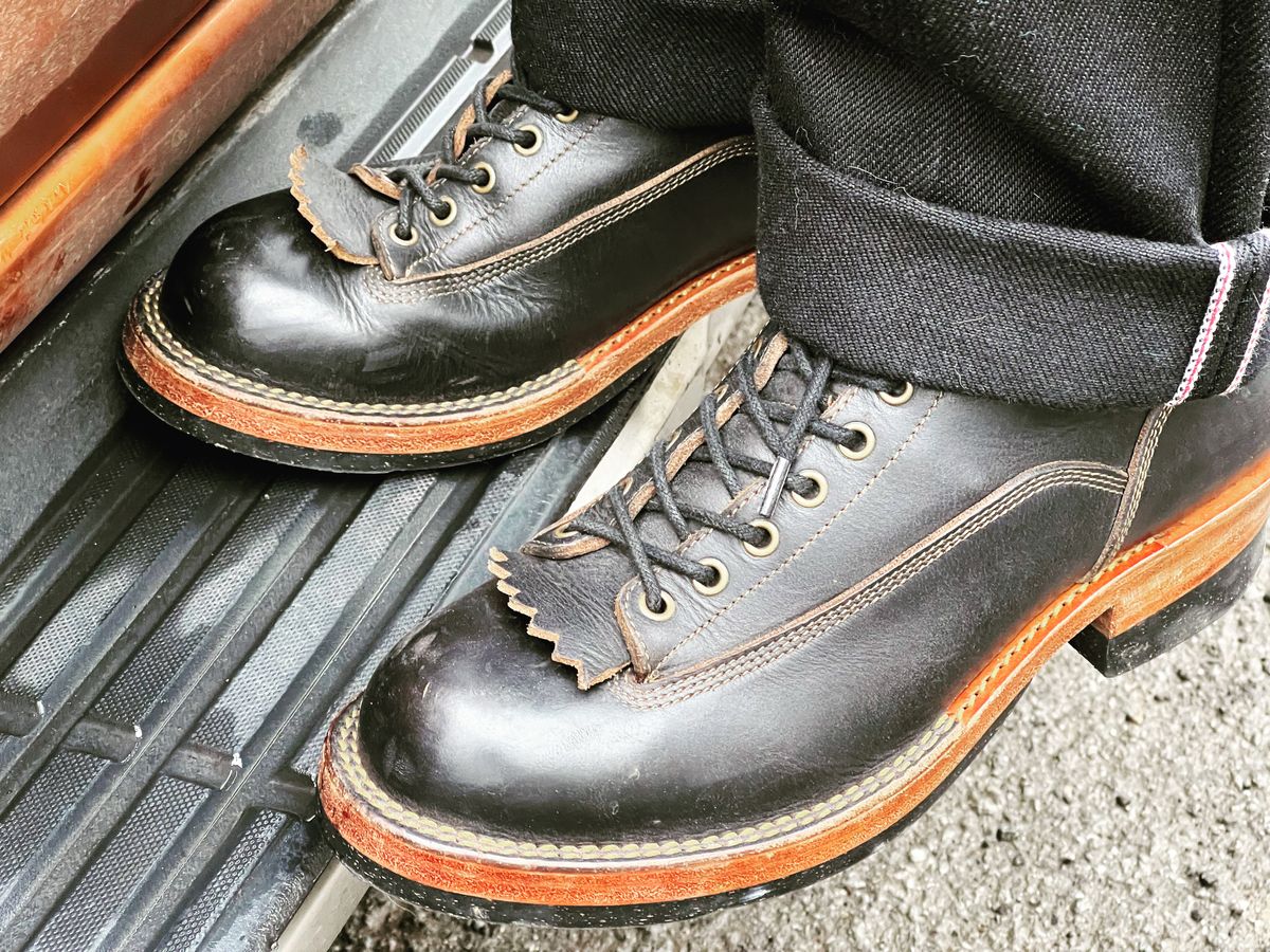 Photo by peterldavey on April 5, 2022 of the Onderhoud LCV01 Lineman Boot in Horween Black Chromexcel.