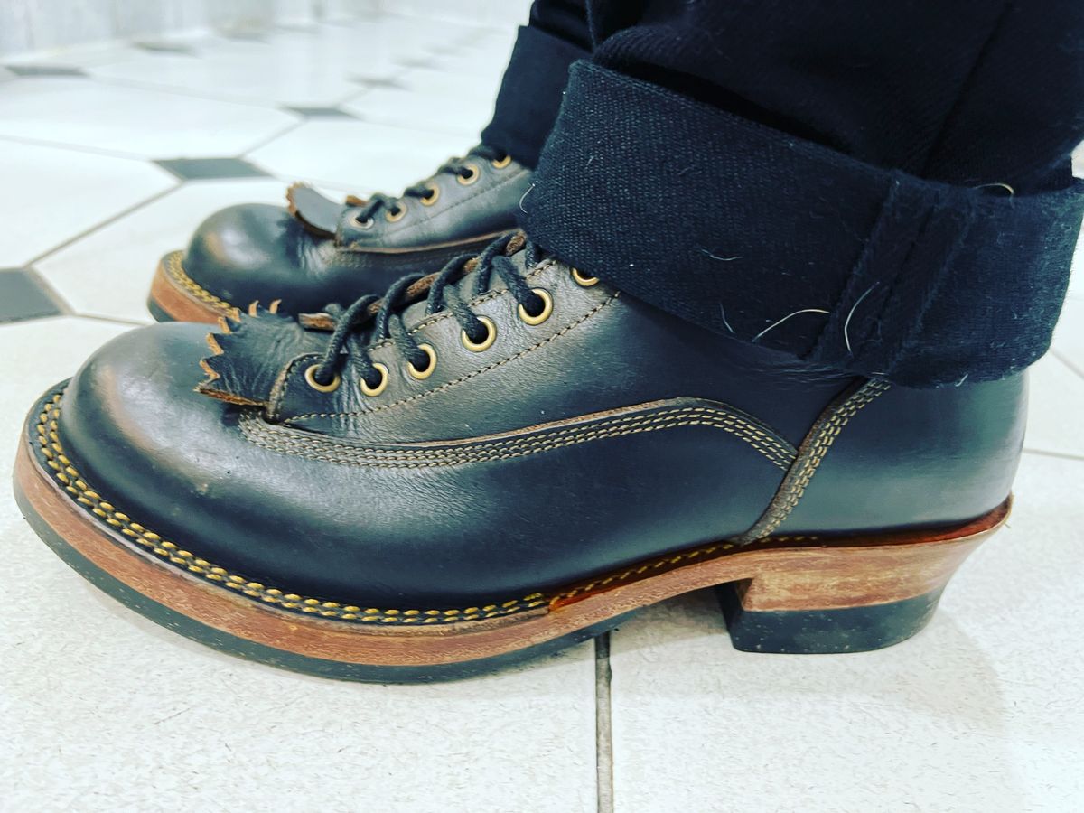 Photo by peterldavey on November 18, 2021 of the Onderhoud LCV01 Lineman Boot in Horween Black Chromexcel.