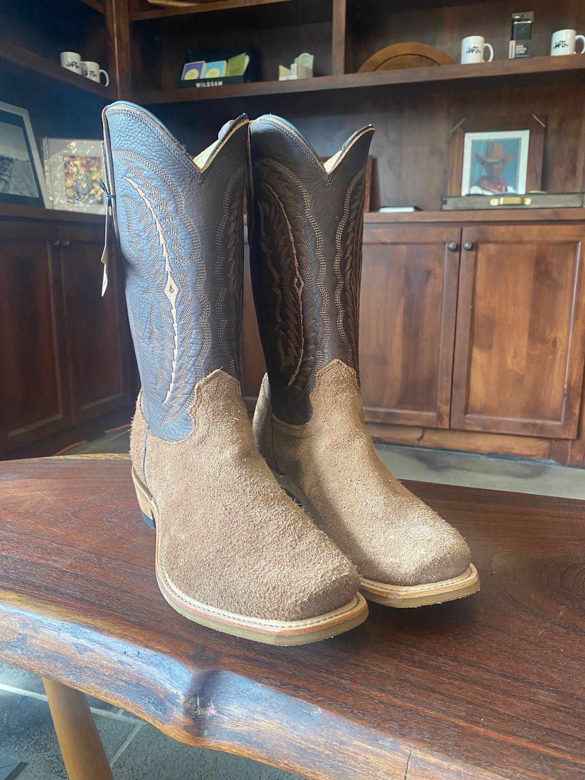 Photo by ChuckNasty on March 6, 2025 of the Fenoglio The Weldon in Brown Roughout Cowhide.